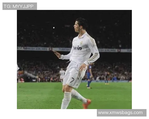 球星风采尽显 足球场上的传奇人物与精彩瞬间的完美呈现 球星风采尽显 足球场上的传奇人物与精彩瞬间的完美呈现