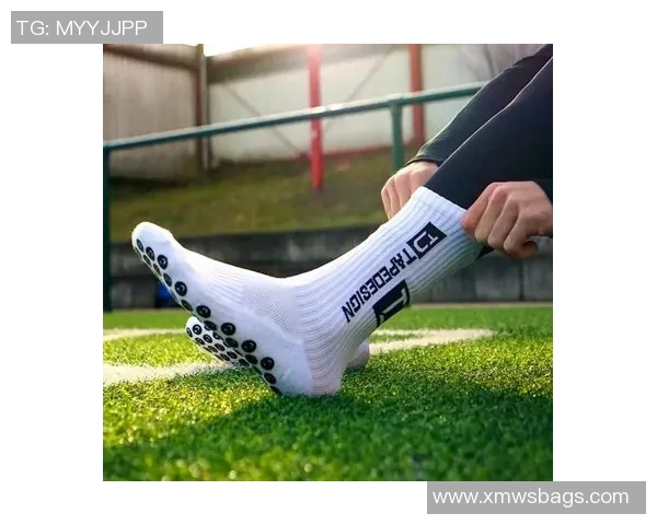足球明星如何穿着足球袜提升比赛表现与舒适度揭秘 足球明星如何穿着足球袜提升比赛表现与舒适度揭秘