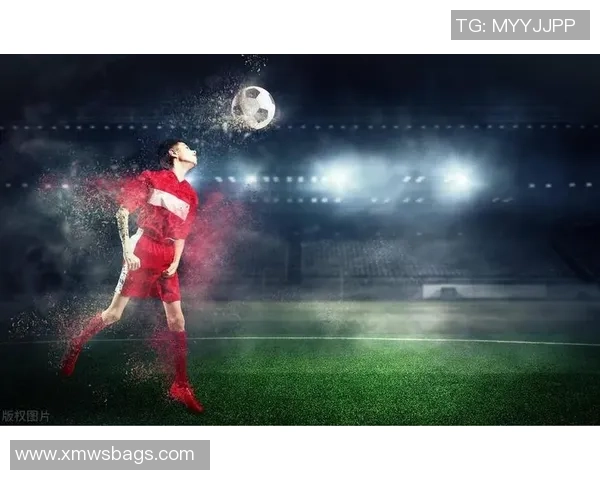 《从街头到绿茵场:足球巨星背后的奋斗与荣耀故事》 《从街头到绿茵场:足球巨星背后的奋斗与荣耀故事》