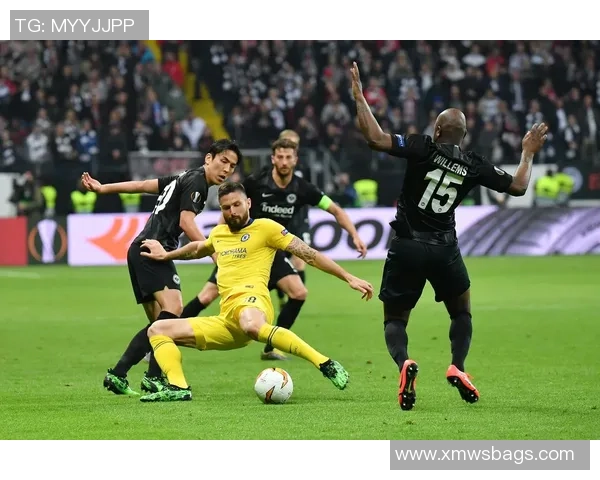 球星带走足球的瞬间展现足球场上的力量与荣耀 球星带走足球的瞬间展现足球场上的力量与荣耀